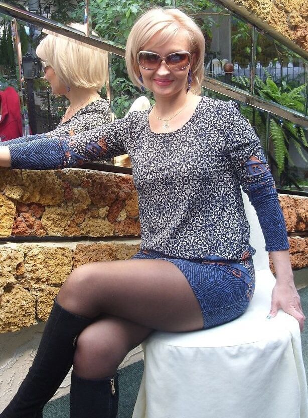 Mature Blonde Russian Bitch in Pantyhose