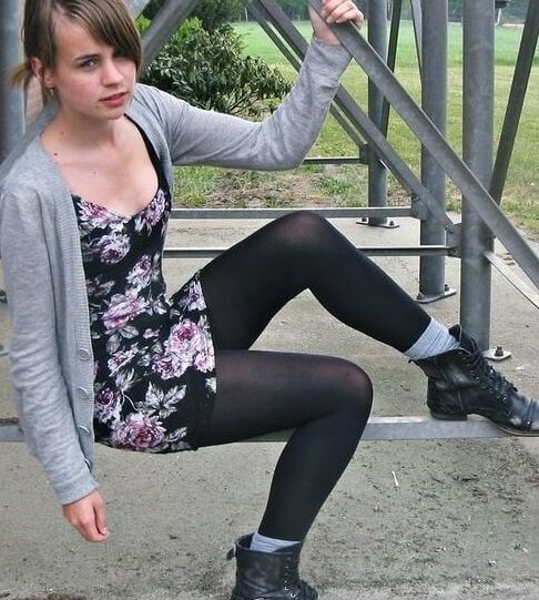 Girls in Pantyhose-Stocking -