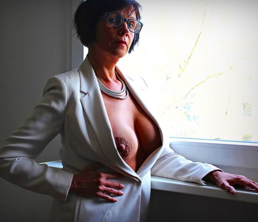 Hot as fuck amateur granny