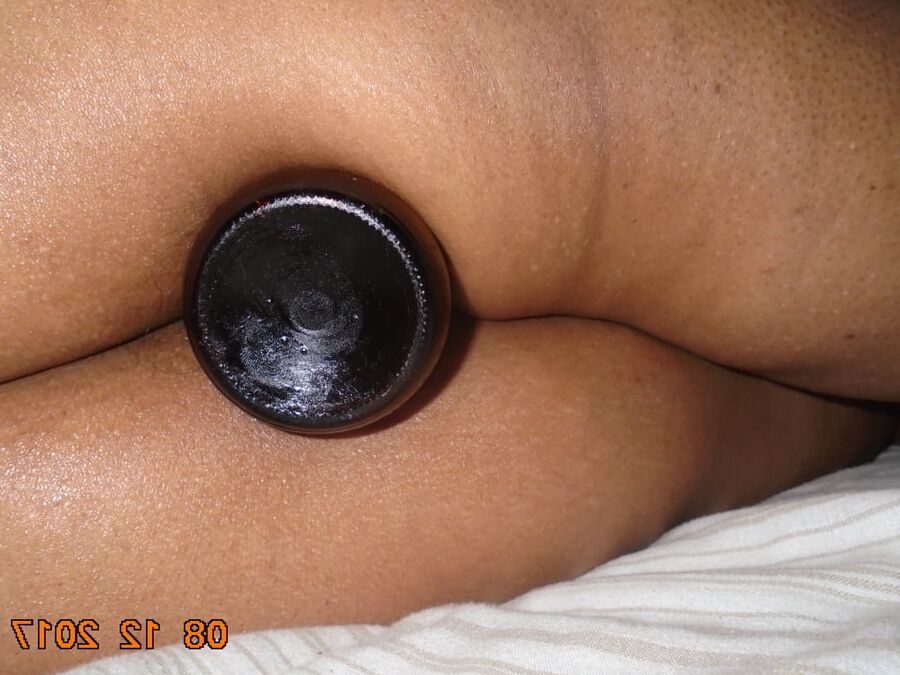 hubby putting bottles in ass and pussy
