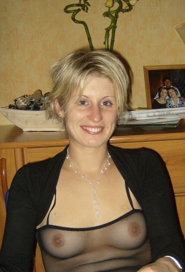 braless