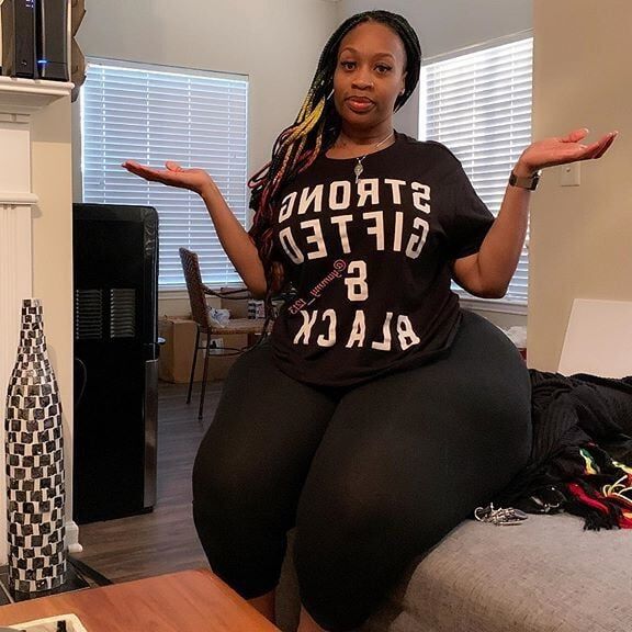 EBONY MATURE BIG HIP AND BOOTY