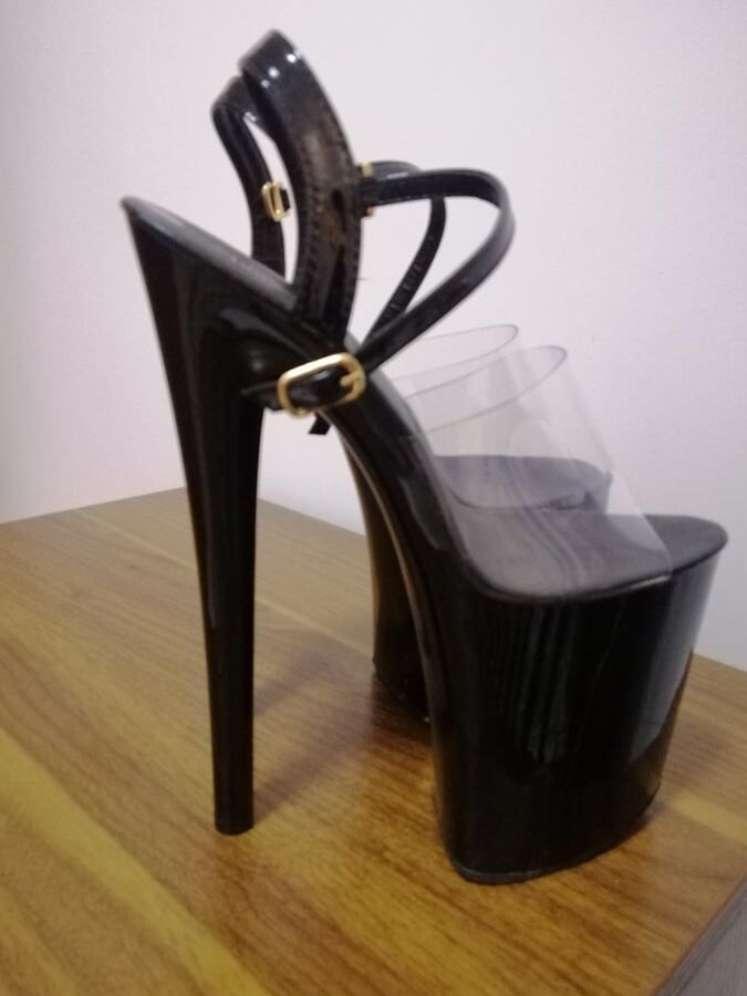 HAUTS TALONS