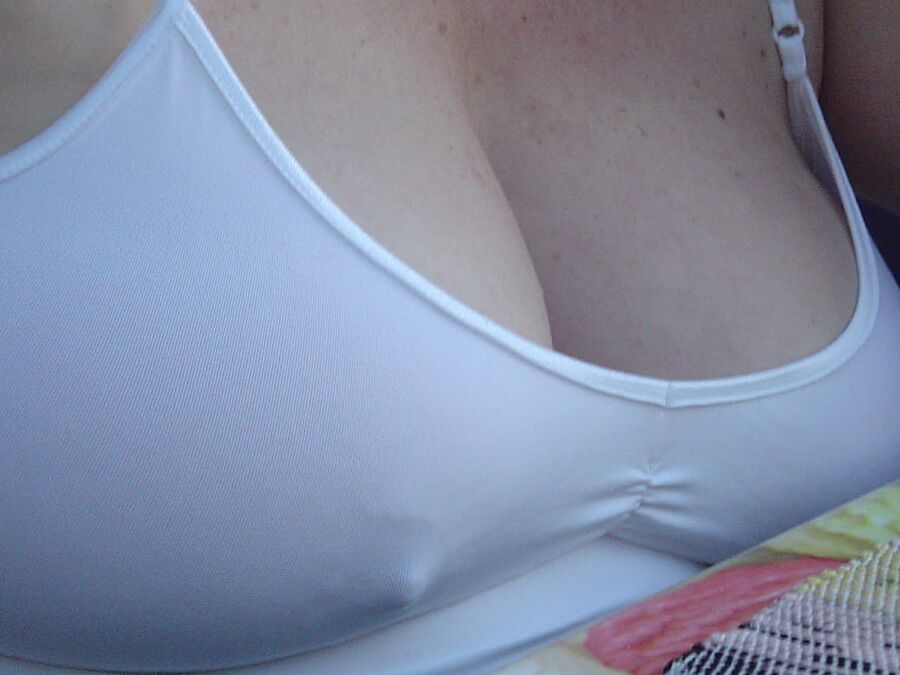 MATURE BRALESS BBW