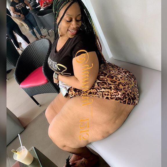 EBONY MATURE BIG HIP AND BOOTY