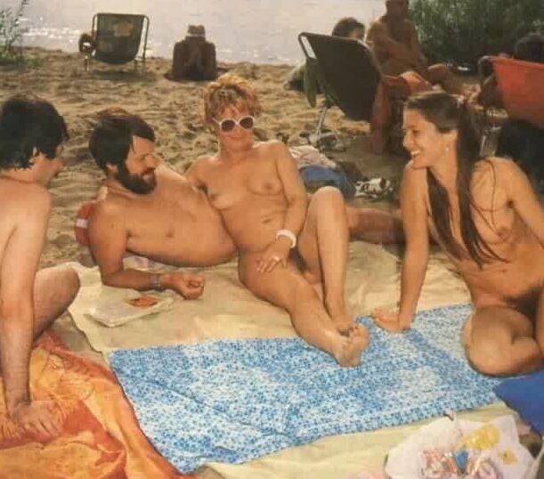 Naked Vintage Girls
