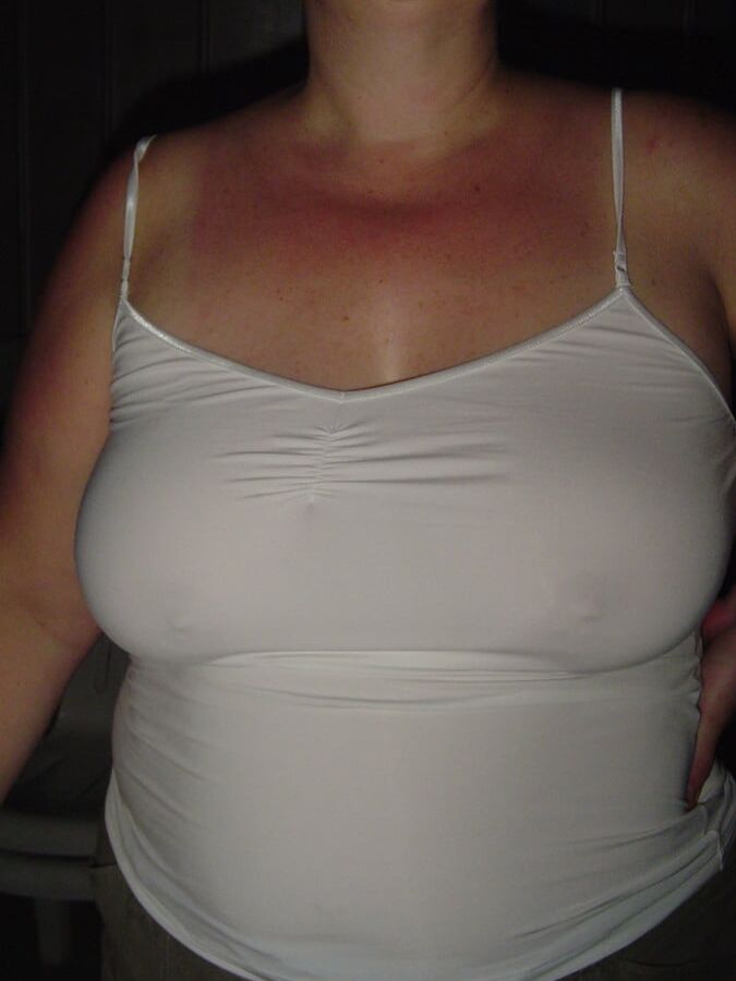 MATURE BRALESS BBW