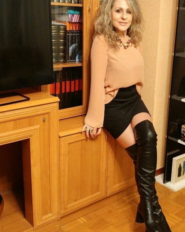 Insta Milfs &amp; Gilfs Wearing Boots