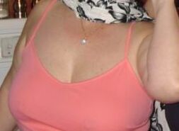MATURE BRALESS BBW