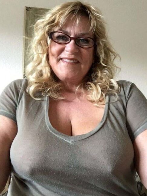 braless