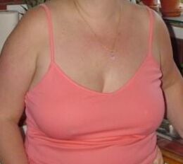 MATURE BRALESS BBW