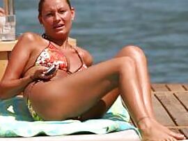 Celeb MILF Wankbank