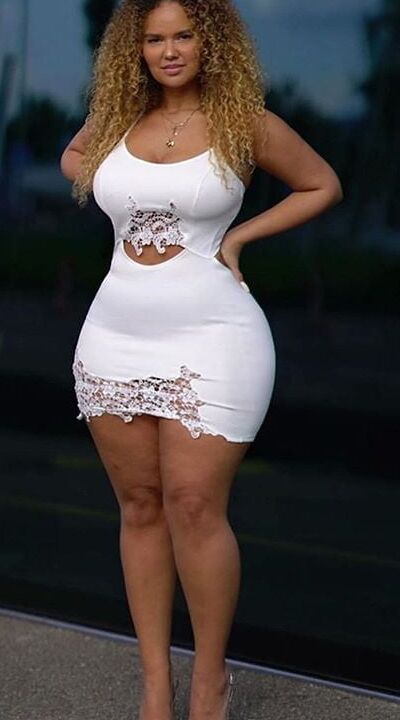 Full thighs in the mini
