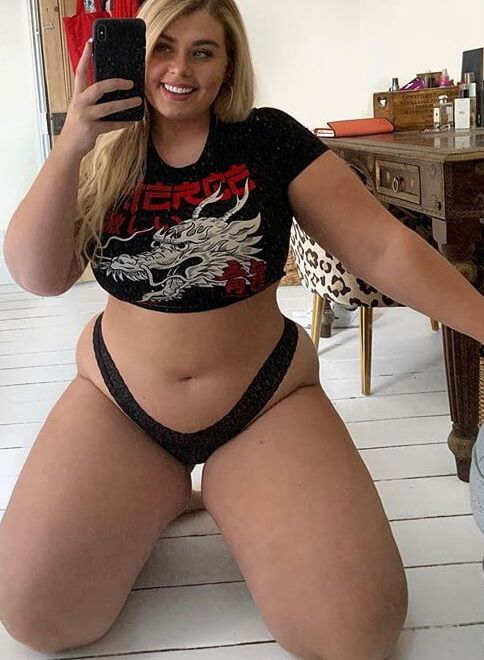 Full thighs in the mini