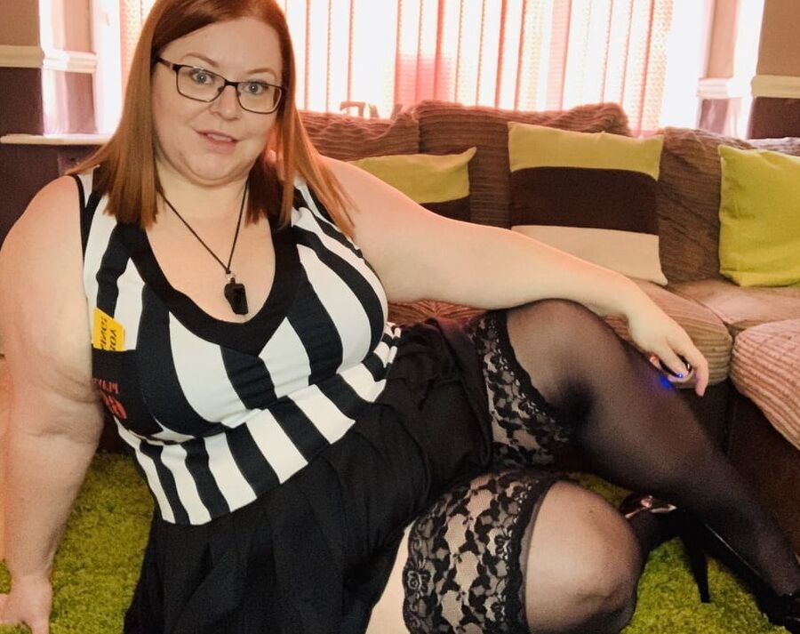Full thighs in the mini