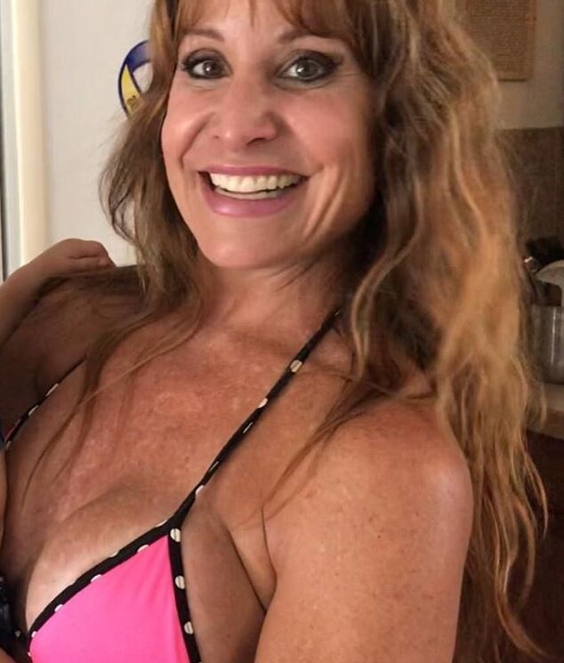 Hot amateur mom becomes a granny