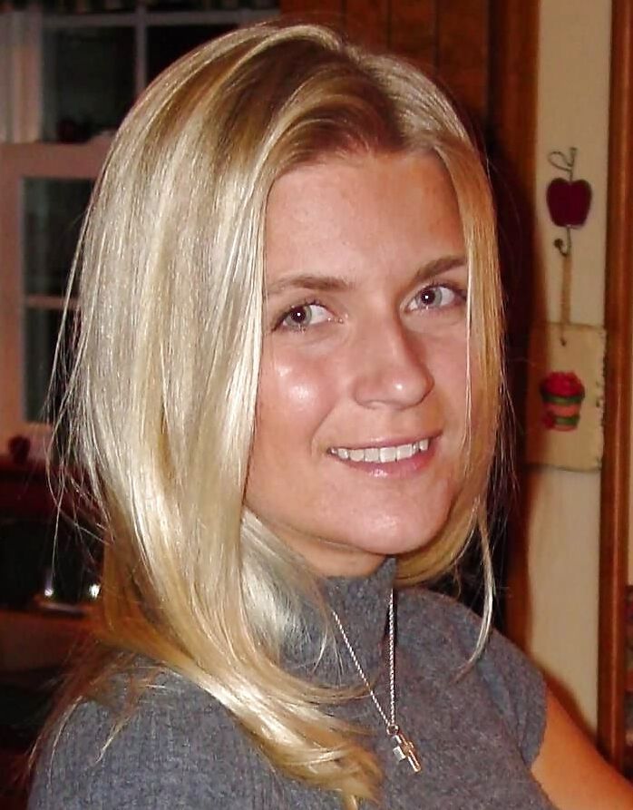 sexy amateur slim blonde bi wife