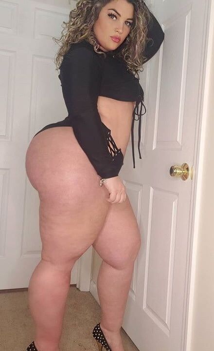 Full thighs in the mini