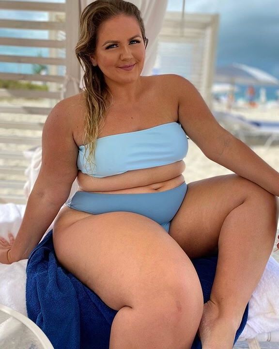 Full thighs in the mini
