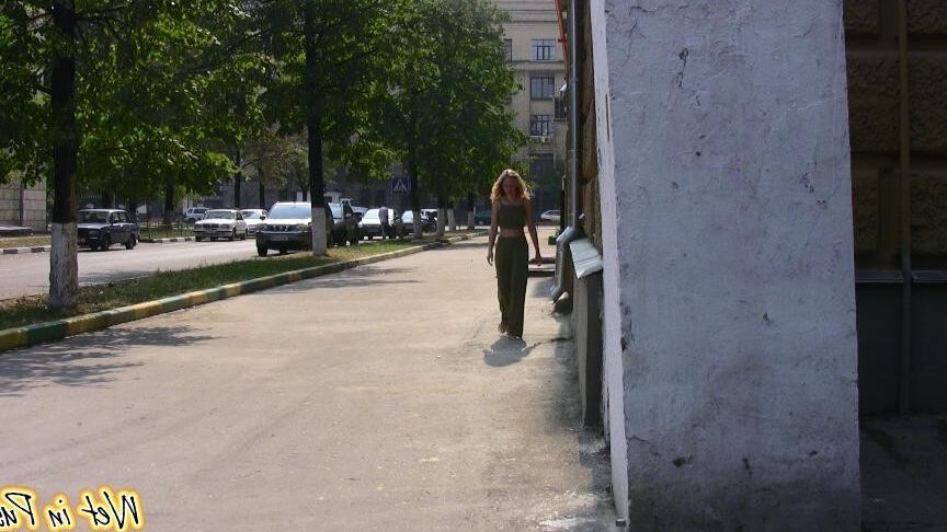 Celeb Sunday Miley Cyrus pissing in public