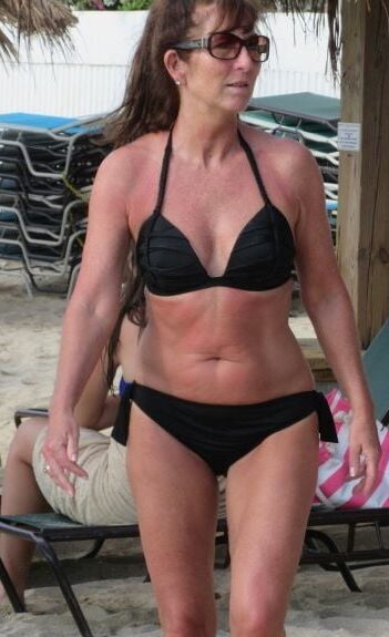 Mature ladies in bikinis