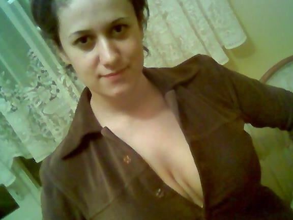 Turkish Amateur Wife feet soles