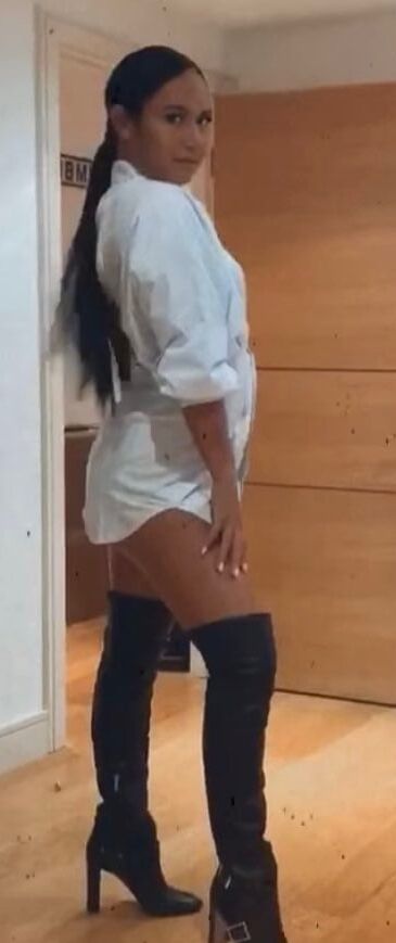 Female Celebrity Boots &amp; Leather - Heather Watson