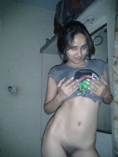 Cute Indian paki college girl in saree nudes()