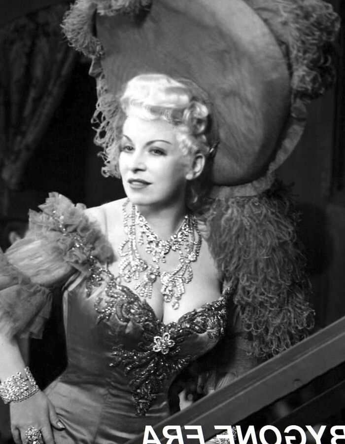 vintage bombshells in fur and feather