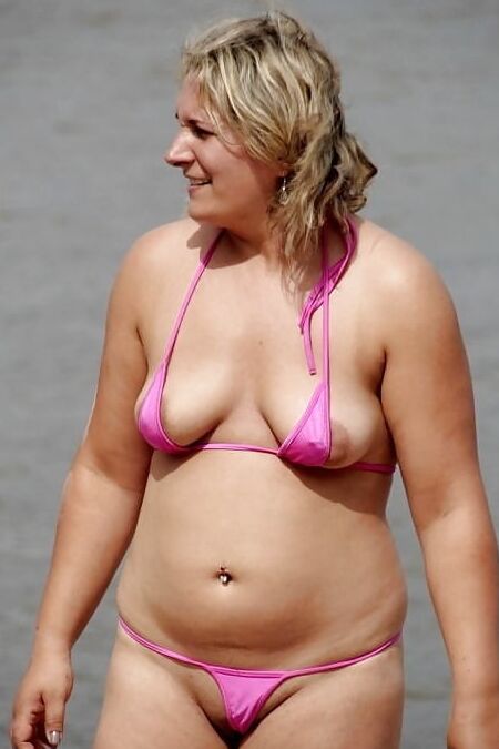 Mature ladies in bikinis