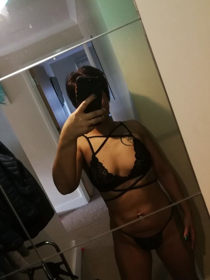 Sexy chicks from reviews