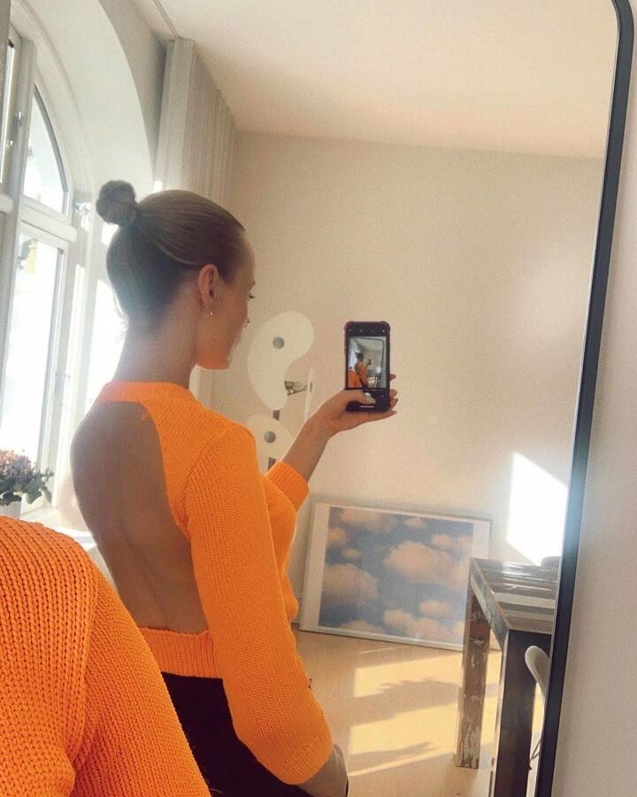 Backless Selfies