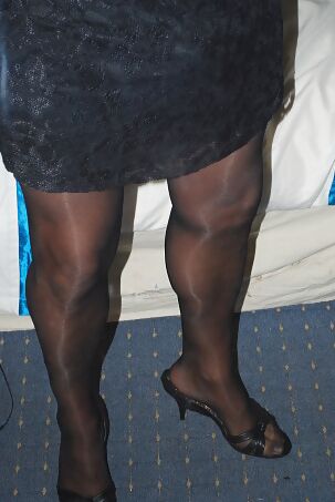 Pushuna PAWG in stockings red panty and white shoes