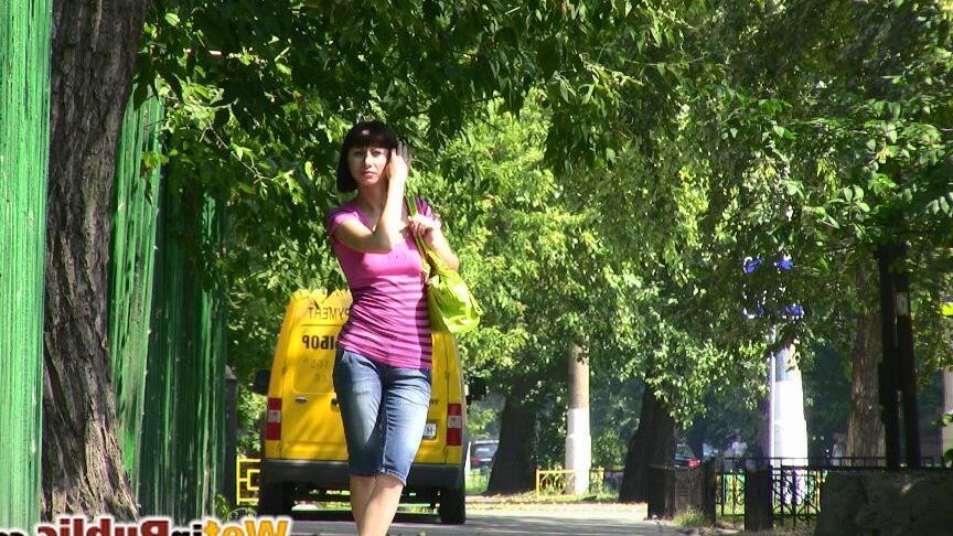 Celeb Sunday Miley Cyrus pissing in public