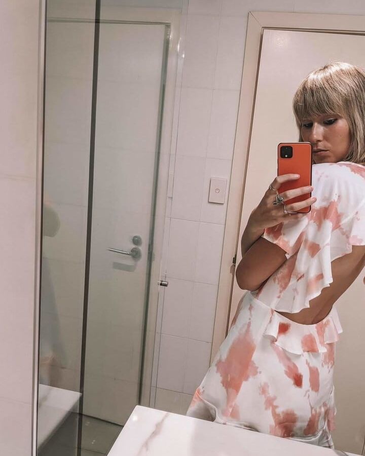 Backless Selfies