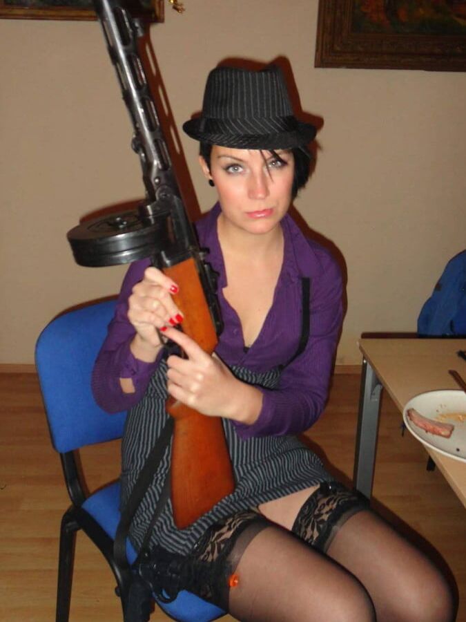 MATURE SLUTS WEAR STOCKINGS