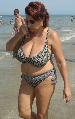 Mature ladies in bikinis