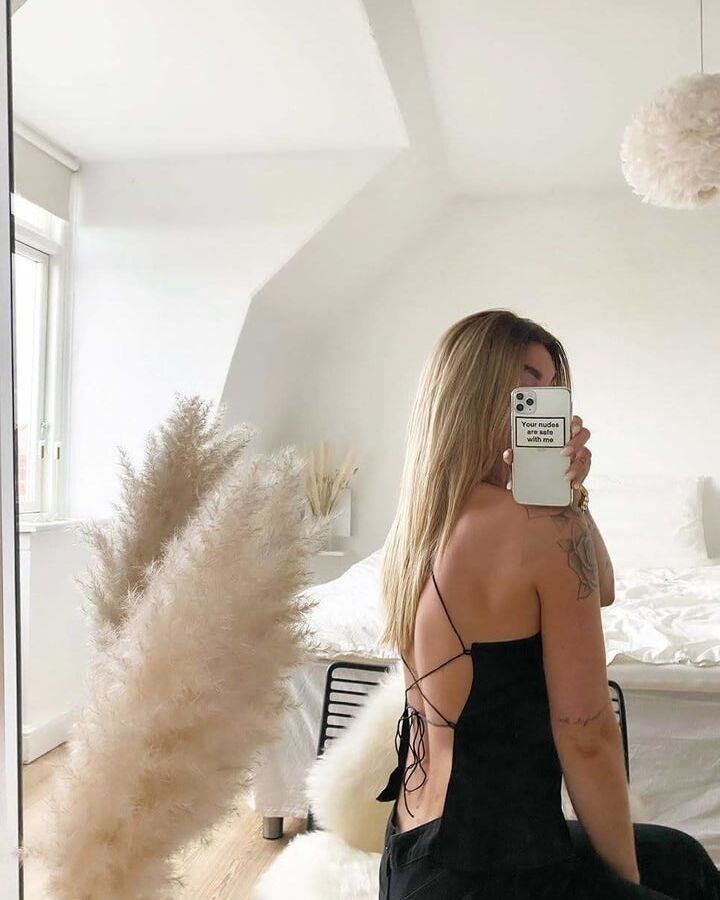 Backless Selfies