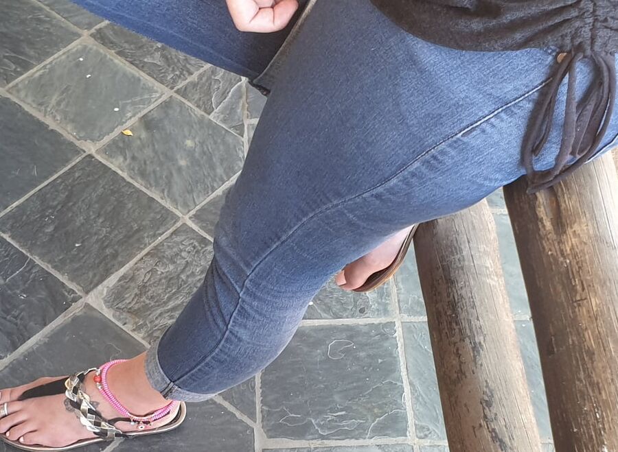 Just some big fucking nasty sexy feet...