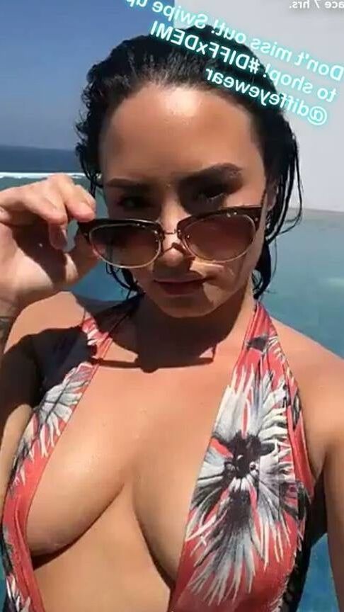 Demi Lovato so hot