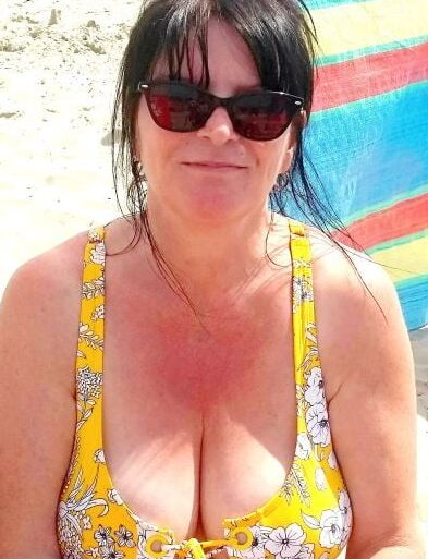 Mature ladies in bikinis