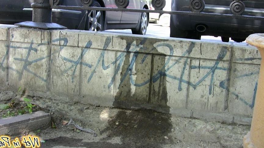 Celeb Sunday Miley Cyrus pissing in public