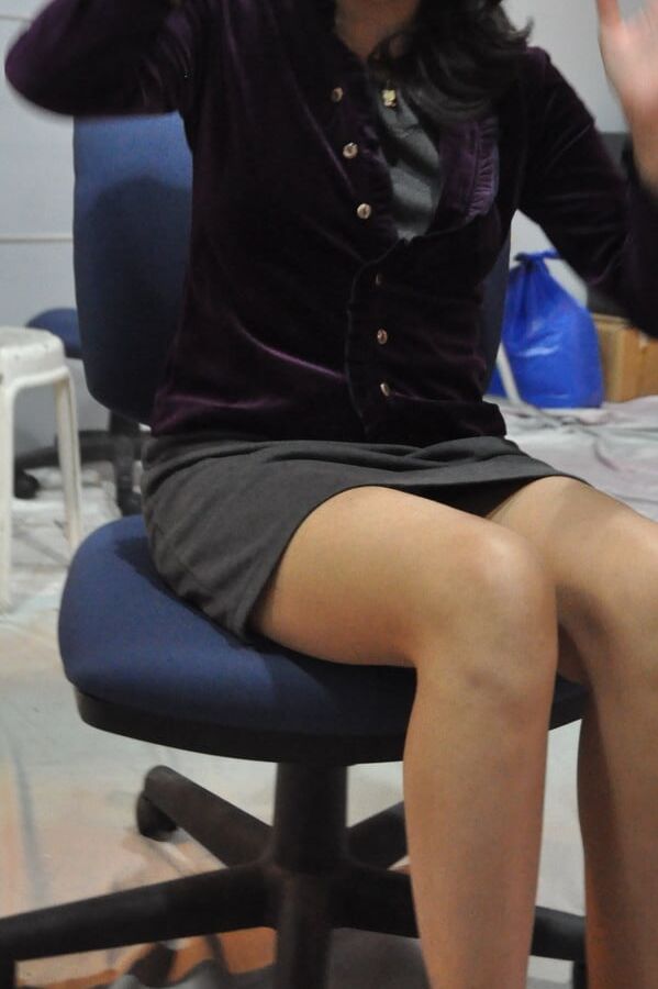 Filipina secretary peep