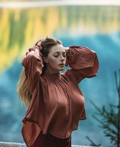 Braless Insta found