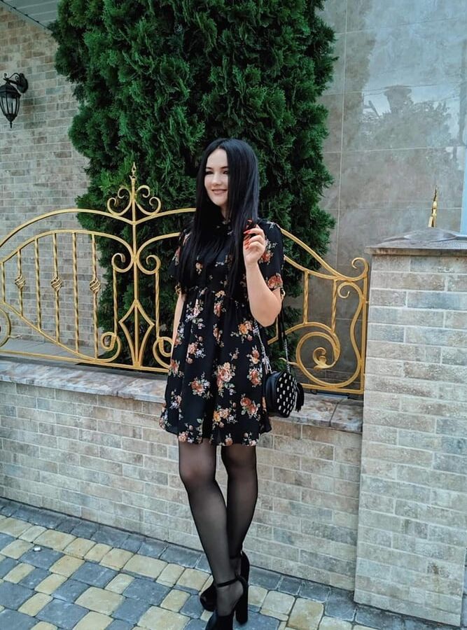 Sexy MILFs and GILFs wearing tights