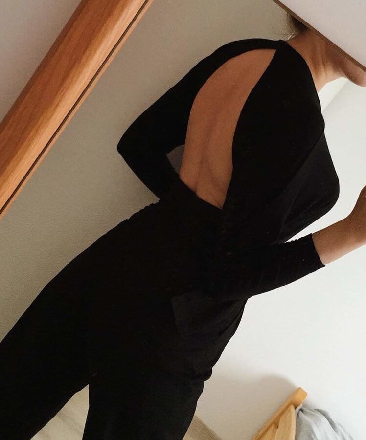 Backless Selfies