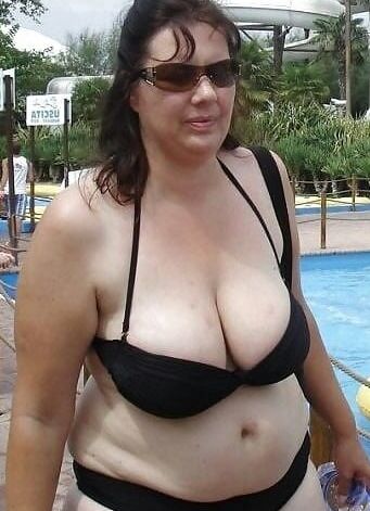 Mature ladies in bikinis