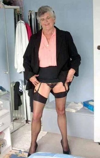 British granny whore Steph is an old fuckdoll