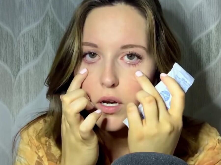 Beautiful ASMR girl needs tributes