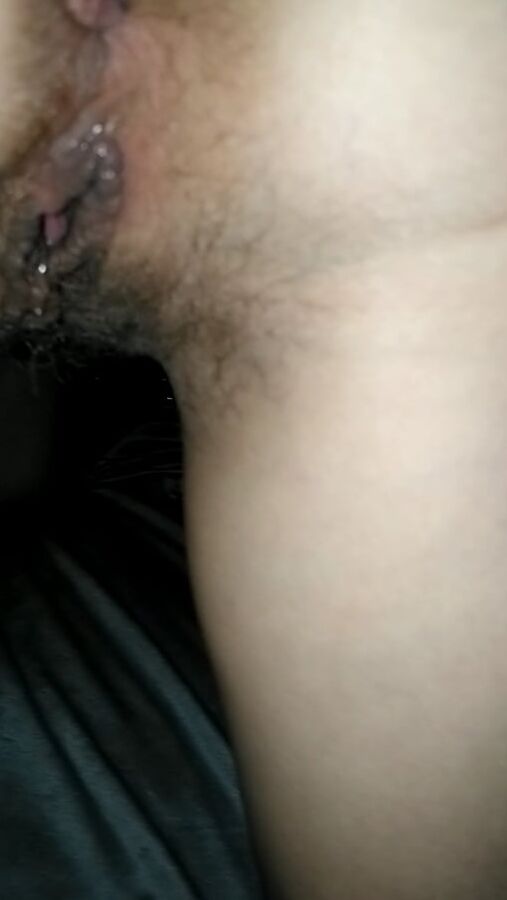 La chatte poilue de ma femme qui mouille bien